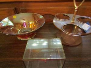 lot 186 image: CONDIMENT CADDY SERVER W 3 GLASS CONTAINORS,  CARNIVAL GLASS BOWL,  GLASS BOX