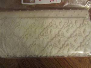lot 219 image: LADIES WHITE BEADED PURSE