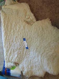 lot 224 image: Sheepskin Rug APPTOX 2 FT X 3 FT