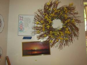 lot 249 image: WREATH, DECORATIVE RELIGIOUS PLATES, CIRCLE DECORATIVE MIRROR.