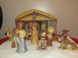 lot 374 image: NATIVITY SET