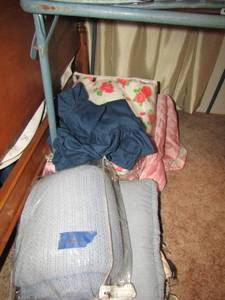 lot 211 image: VARIOUS PILLOWS & BLANKETS, COMFORTERS