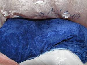 lot 263 image: Velveteen bed spread BLUE