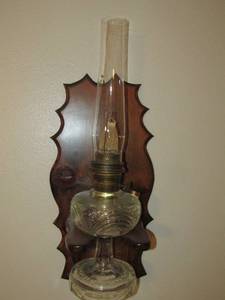 lot 8 image: VINTAGE Aladdin oil lamp with globe on wall stand 24