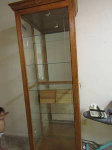 lot 12 image: Curio cabinet , GLASS FRONT & SIDES, 5 GLASS SHELVES, LOCKING WITH KEY , 65x60x40