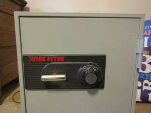 lot 21 image: FIRE FYTER SAFE COMBINATION GREAT CONDITION