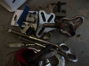 lot 342 image: Harmonic balancer puller, Allen wrenches gear puller
