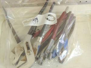 lot 317 image: Lot of plyers