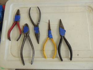 lot 318 image: Needle nose plyers