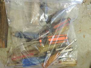 lot 322 image: Bag of screw drivers