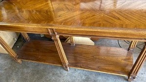 lot 42 image: THOMASVILLE INLAYED WOOD SOFA TABLE