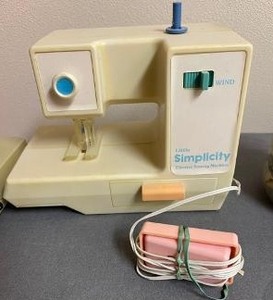 lot 76 image: Little Simplicity Sewing Machine Battery Operated Lanard Toys