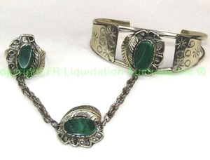 lot 11 image: Sterling Silver Malachite cabochon