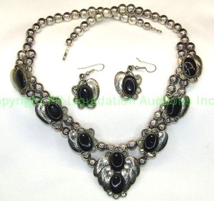 lot 17 image: Navajo Sterling Silver and Black Onyx