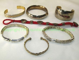 lot 73 image: Bracelets