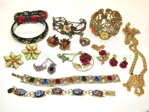 lot 87 image: Antique style