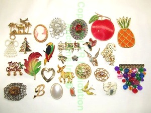 lot 89 image: Brooches