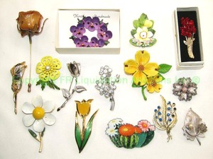 lot 90 image: Brooches