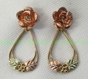 lot 94 image: 10K Black Hills Gold