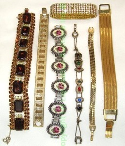 lot 115 image: Vintage bracelets