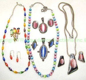 lot 117 image: Cats eye simulant