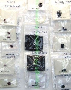 lot 152 image: Assorted gemstones Garnets, Amethyst, Cultured Pearl, White Topaz, Black Onyx