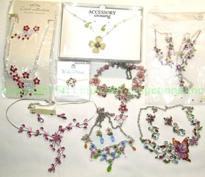 lot 146 image: Vintage enamel and rhinestone