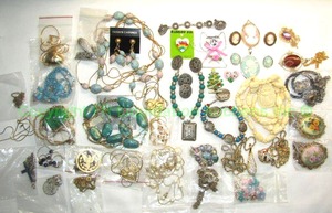 lot 147 image: Fashion jewelry