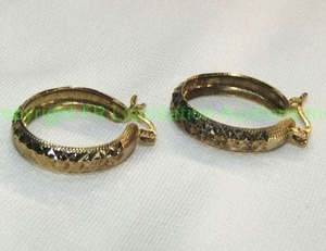 lot 190 image: Gold earrings