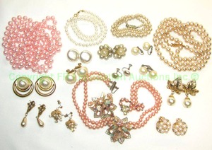 lot 192 image: Pearl Jewelry