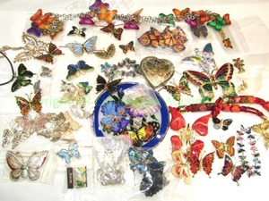 lot 200 image: Butterfly themed jewelry