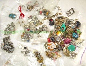 lot 201 image: Jewelry