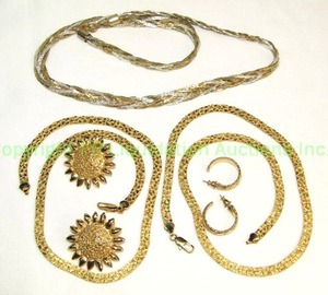 lot 210 image: Gold Nugget style jewelry