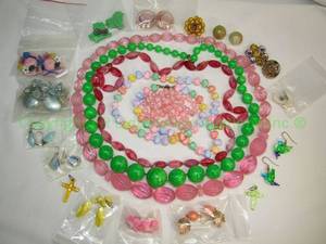 lot 212 image: Vintage plastic jewelry