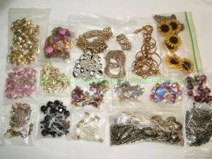 lot 216 image: Jewelry