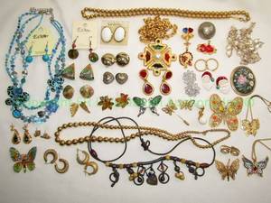 lot 234 image: Signed fashion jewelry