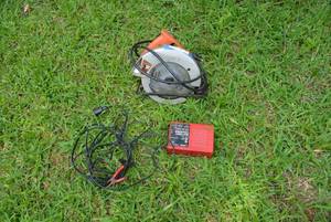 lot 11 image: Skilsaw 7 14 Saw Model 1715 and Battery Charger - 12 Volt