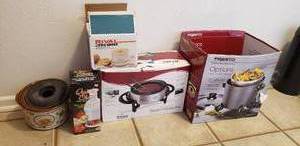 lot 50 image: Presto Multi-CookerSteamer, Rival Little Dipper, Quick Chop Chopper, Rival Electric Fondue Pot and Potpourri Crock