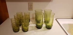 lot 62 image: Vintage Green Glass Tumblers