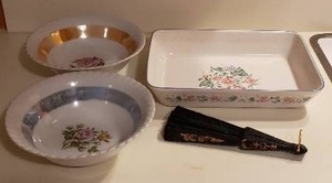 lot 72 image: Japanese China Lot Serving Bowls, Casserole Dish and Fan