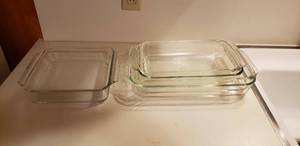lot 73 image: Pyrex Baking Dishes