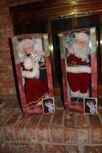 lot 110 image: Mr. and Mrs. Claus Musical Animated Fiber Optic Figures