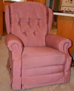 lot 121 image: Button Tufted Armchair Recliner