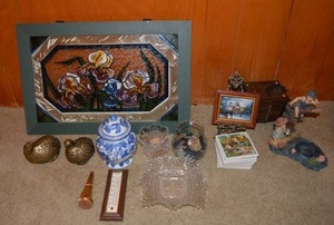 lot 124 image: Decorative Items Brass Hens, Sun Catcher, Dishes and More