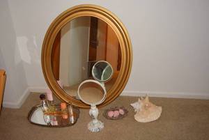 lot 134 image: Vintage Perfume Mirror Tray, Soap Dish, Standing Hand Mirror, Conch Shell and Oval Wall Mirror