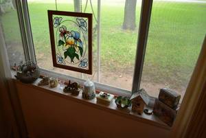 lot 138 image: Window Sun Catcher and Spring Knick Knacks