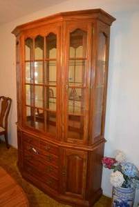 lot 140 image: Lighted Oak China Hutch, 54 x 16 x 82 Tall