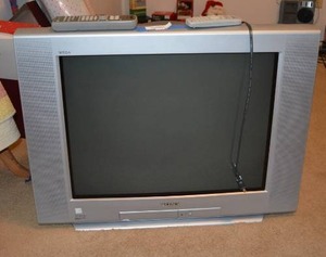 lot 159 image: Sony Trinitron Color TV Model KV-27FS120