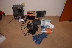 lot 162 image: Emerson Boom Box, Vintage Phones, Panasonic Radio, Apex Model DT 502, Alarm Clock Radio