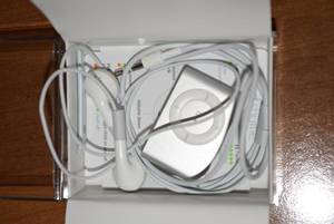 lot 185 image: Apple Ipod Shuffle, Silver